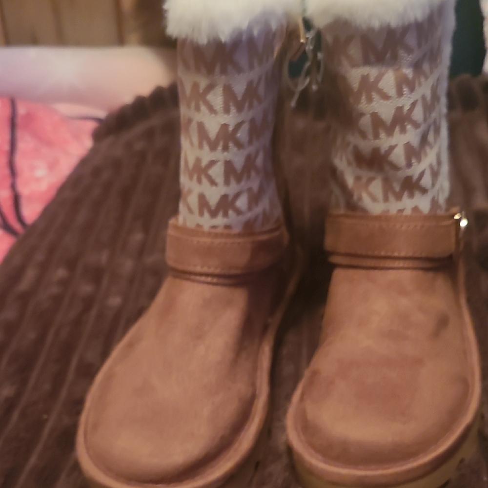 Michael Kors Kids Tan and White Boots